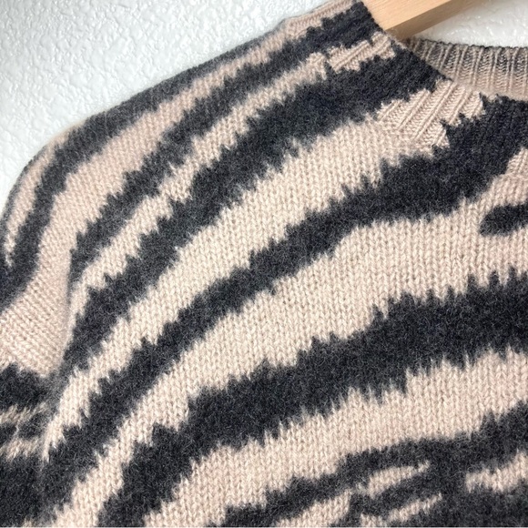 Magaschoni Animal Print 100% Cashmere Crewneck Sweater XS Tan Black Zebra - Picture 7 of 16